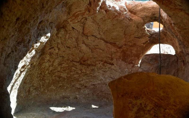 Descubren en Pedrera dos cuevas de 5.000 años de antigüedad con huesos de tres personas
