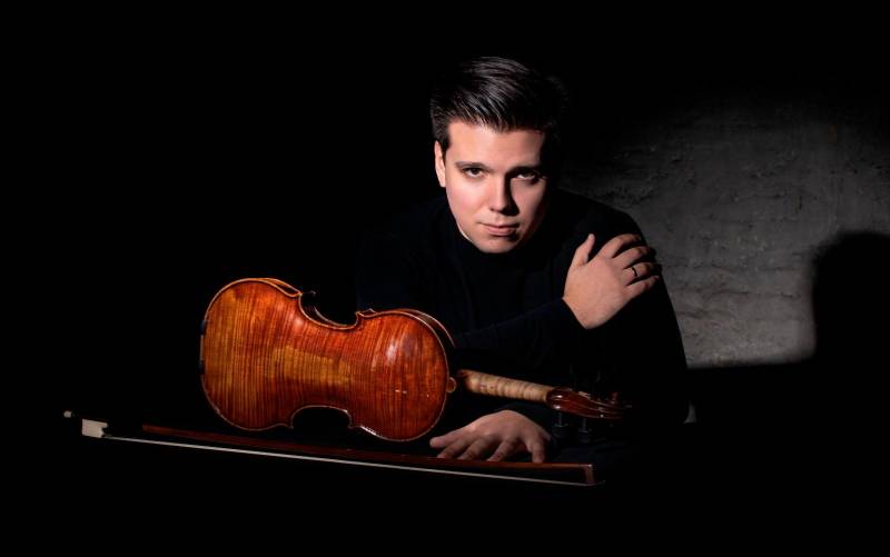 El violinista ruso Sergei Dogadin interpreta con la ROSS el ‘Concierto de conciertos’ en el quinto de abono