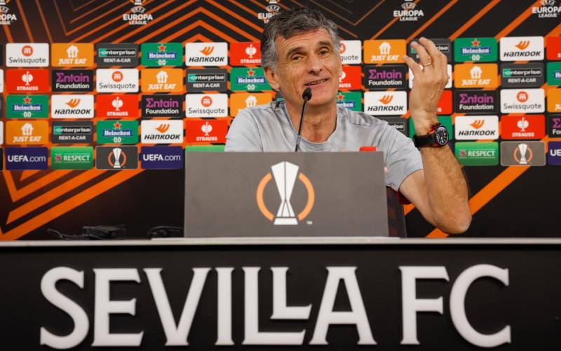 Mendilibar: «A los dos se nos puede dar como favoritos; yo no descuidaría al Sevilla»