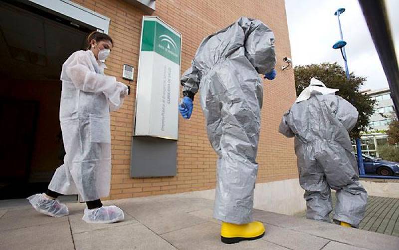 Simulacro en Sevilla de atención a un posible paciente de ébola.