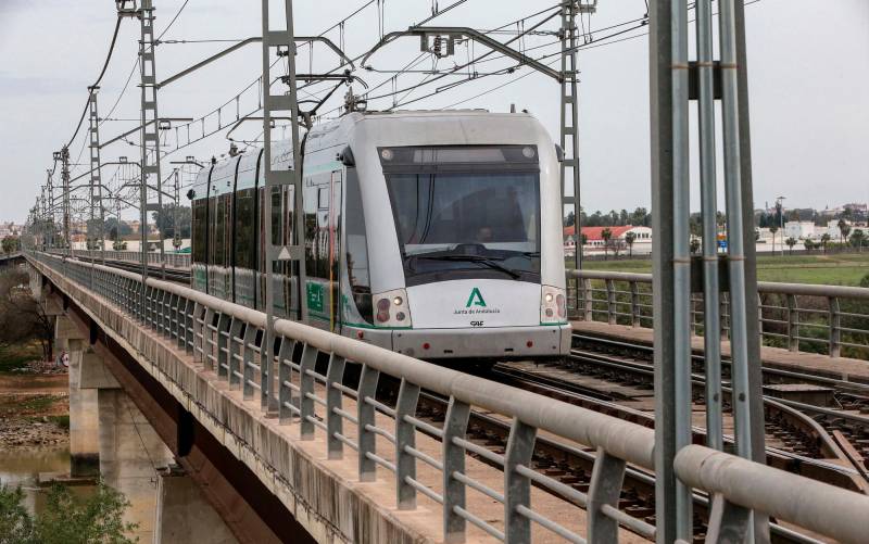 La Junta «acepta» pagar íntegramente los trenes de la línea 3 del Metro de Sevilla