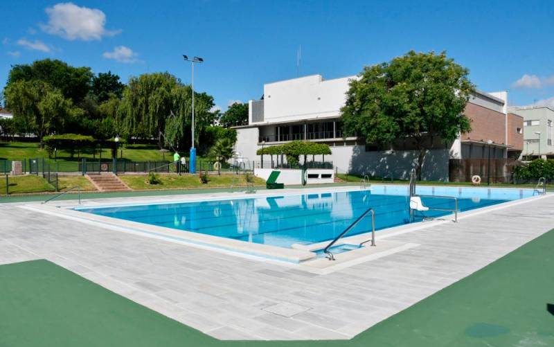 Tomares abre su piscina municipal con «garantía» anticovid