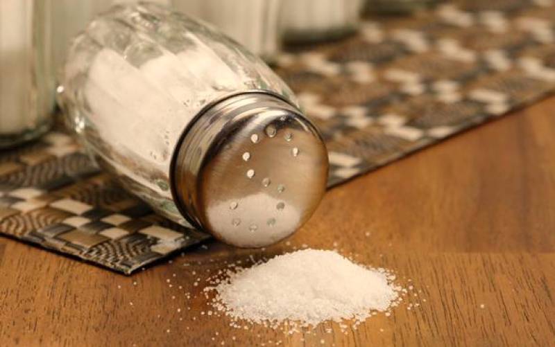 Los expertos proponen utilizar etiquetas de advertencia sanitarias en la sal para reducir su uso