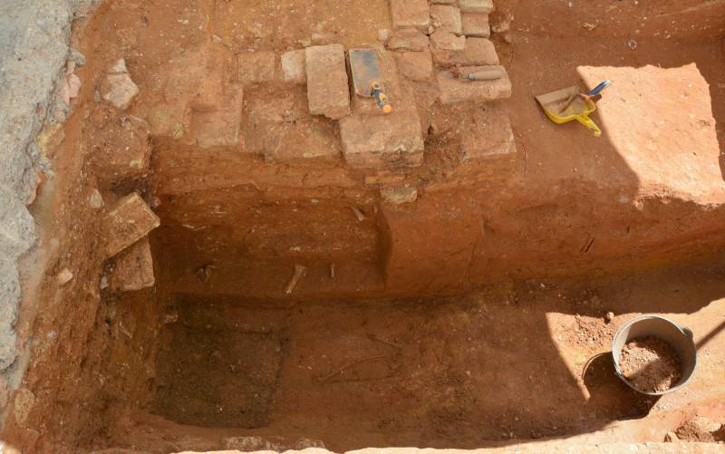 Encuentran restos de nueve personas en la fosa común de Benacazón, cinco de ellas niños