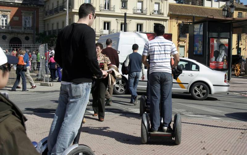 Los usuarios de patinetes se manifestarán en Sevilla tras la regulación «errónea» de la DGT