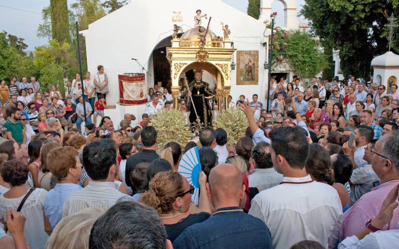 Multitudinaria procesión de San Benito el domingo de romería, que este año no se celebrará (Foto: Francisco J. Domínguez). 