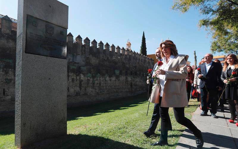 Ábalos y Díaz homenajean a represaliados del franquismo en Sevilla