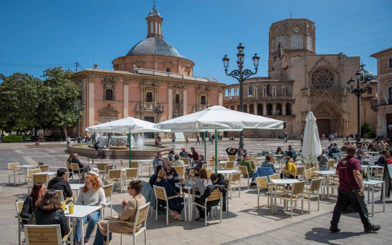 Sevilla, Córdoba, Granada y Almería vuelven a cerrar sus bares a las 20 horas