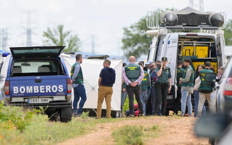 La Guardia Civil inspecciona este miércoles un pozo ubicado en la localidad de Manzanares (Ciudad Real) en busca del cuerpo del empresario Jesús María González Borrajo. EFE/Jesús Monroy