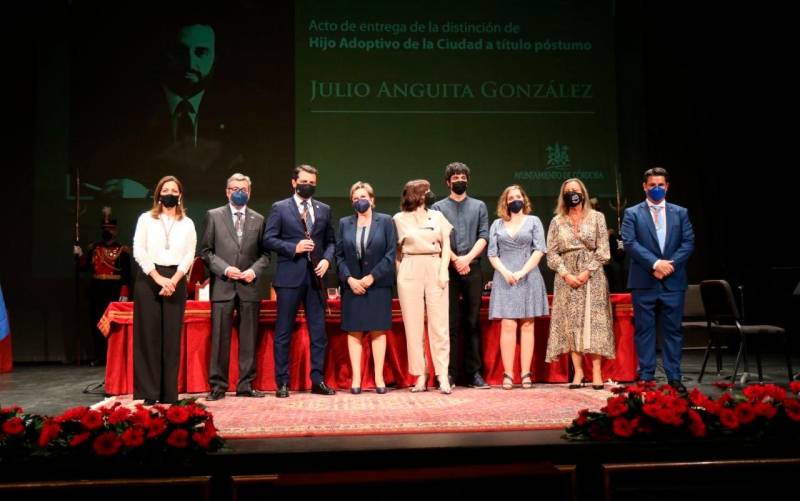 Córdoba vuelve a llorar la muerte de Julio Anguita, un año después