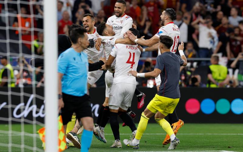 El Sevilla levanta la ‘Séptima’ por penaltis en Budapest