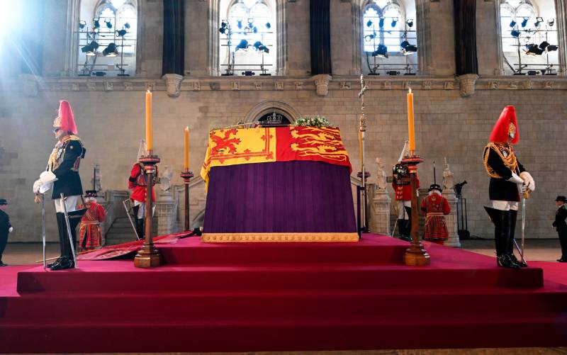 Isabel II será enterrada junto al duque de Edimburgo el lunes en Windsor