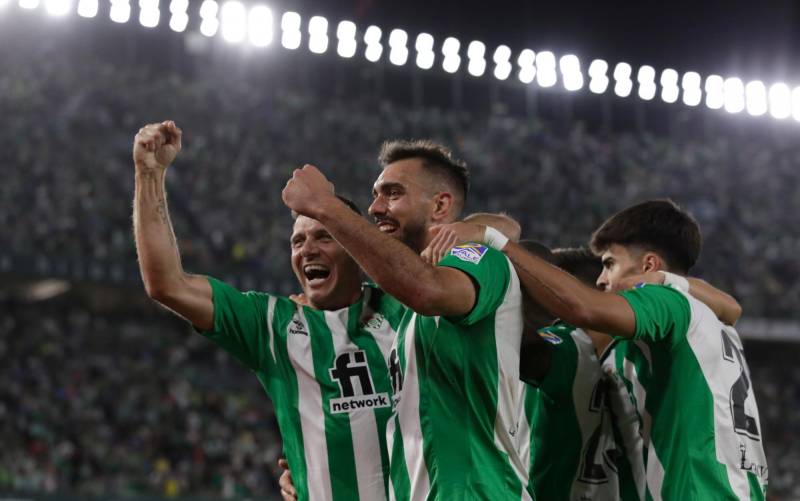 El Betis vuelve a zona Champions con 2 goles de Carvalho y uno de Borja