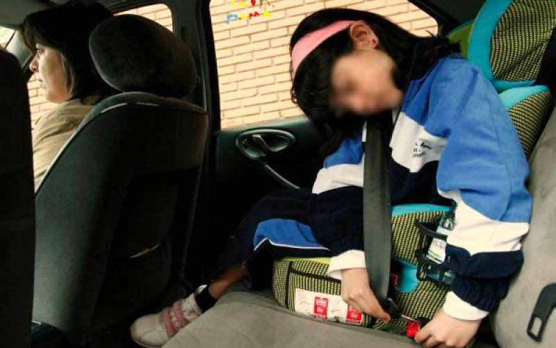 El RACE analiza el nivel de seguridad de las sillistas infantiles para vehículos. / EFE