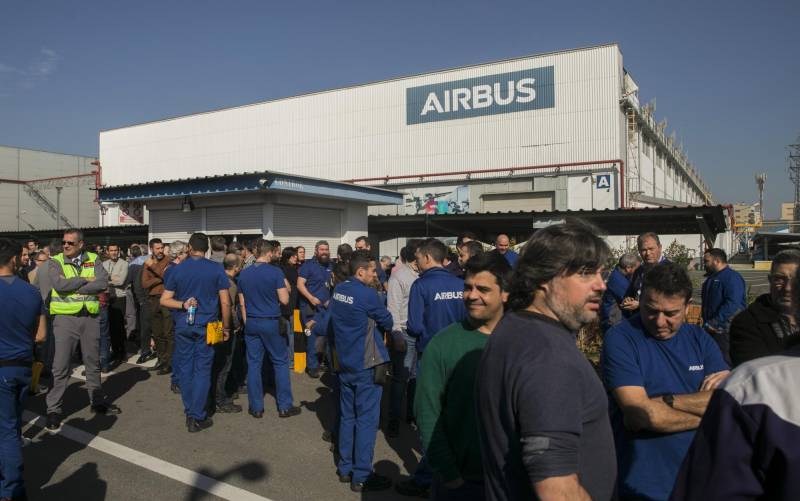 Los trabajadores de Airbus Sevilla secundan las protestas en rechazo al plan de ajuste
