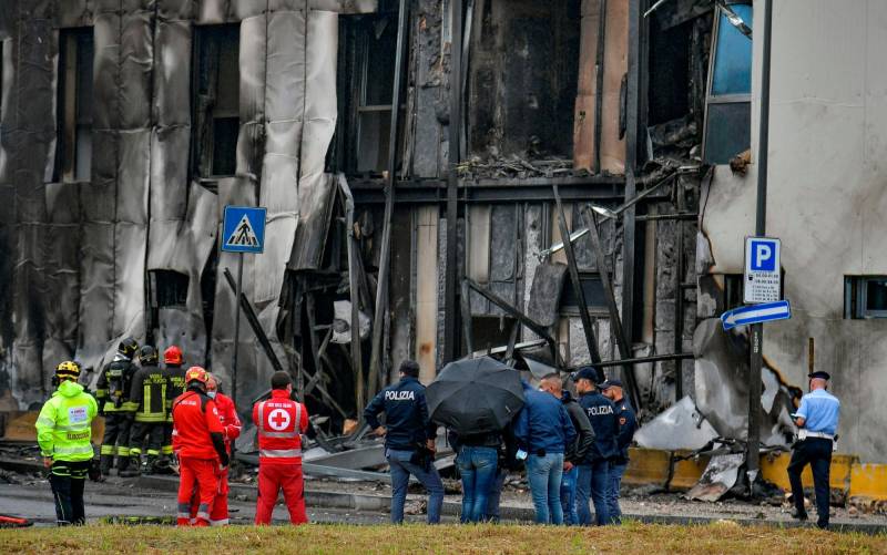 Tragedia en Italia: Una avioneta se estrella contra un edificio