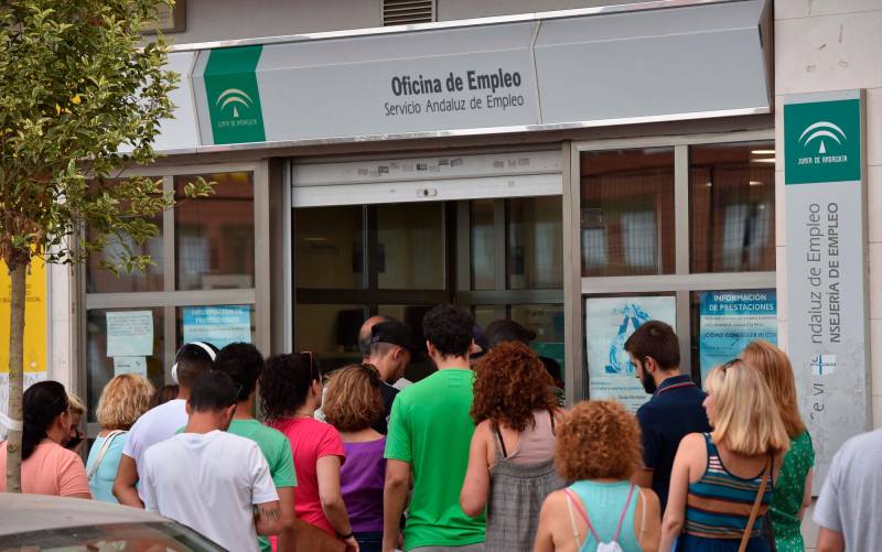 Andalucía lidera la caída del paro en julio
