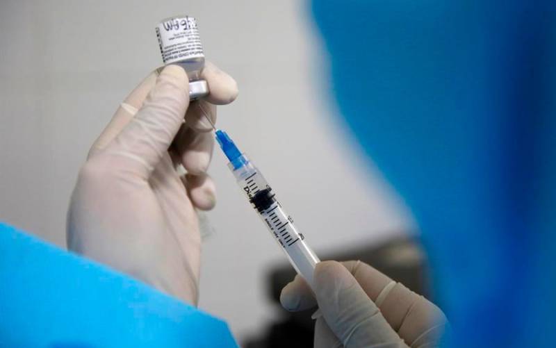 Dos ancianos reciben por error más de cuatro dosis de la vacuna de Pfizer 