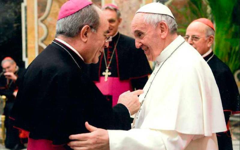 El arzobispo de Sevilla junto al Papa Francisco. 