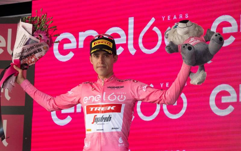 El lebrijano Juanpe López lleva nueve días con la ‘maglia rosa’ del Giro