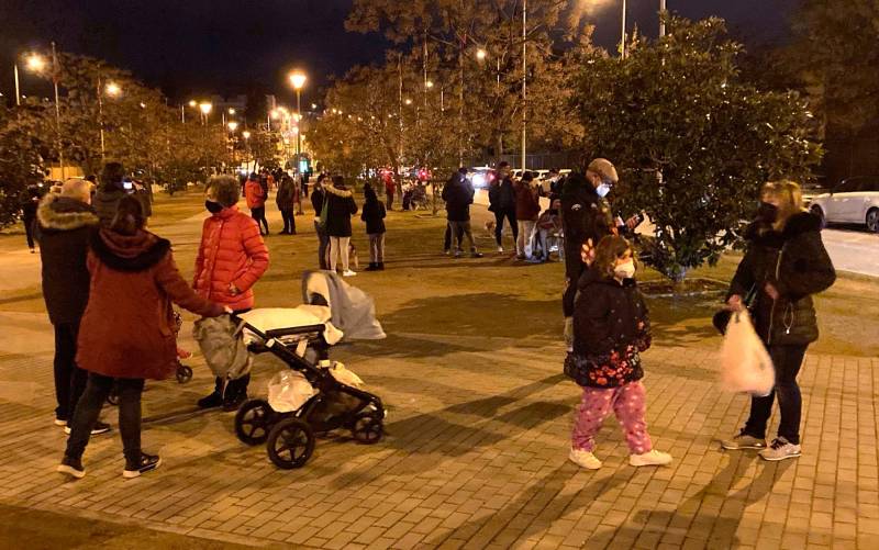 Cientos de personas salen a la calle en Granada por miedo a los terremotos 