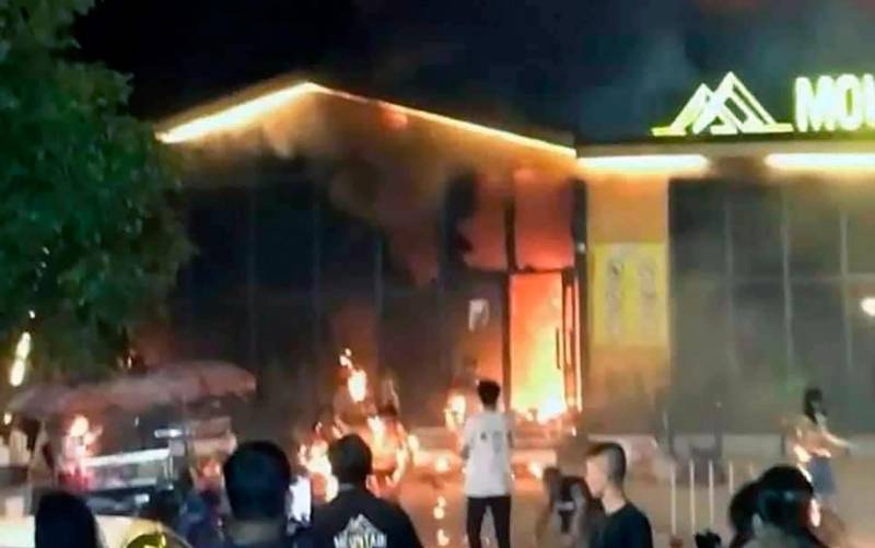 Más de 15 muertos por el incendio en una discoteca de Tailandia