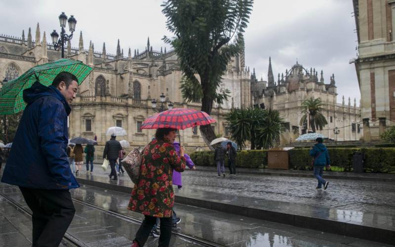 Sevilla en riesgo amarillo por tormenta en un sábado de cielos cubiertos