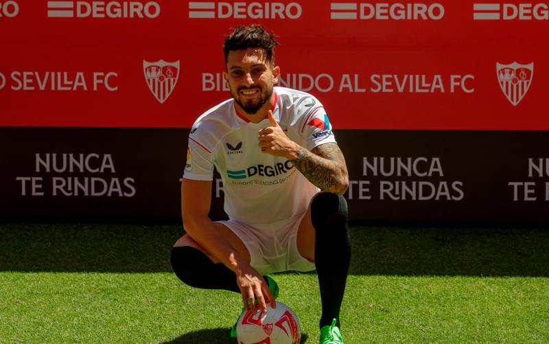 Alex Telles llega al Sevilla para «trabajar con pasión»