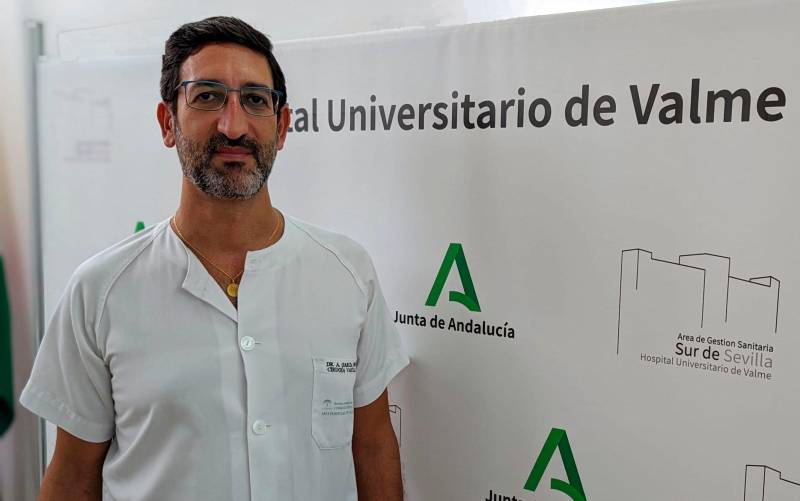 El doctor Andrés García León dirige desde 2009 la Unidad de Gestión Clínica de Angiología y Cirugía Vascular del Hospital de Valme.