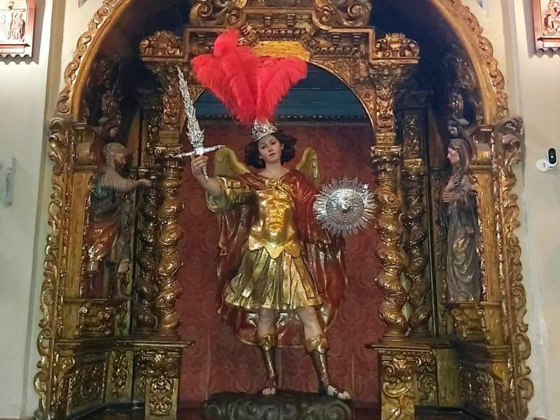 El Silencio repone al culto la imagen del Arcángel San Miguel 