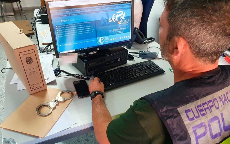 Cuatro detenidos por robo de material informático en bancos de Sevilla