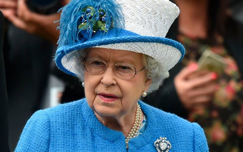 La reina Isabel, bajo supervisión médica por la preocupación sobre su salud