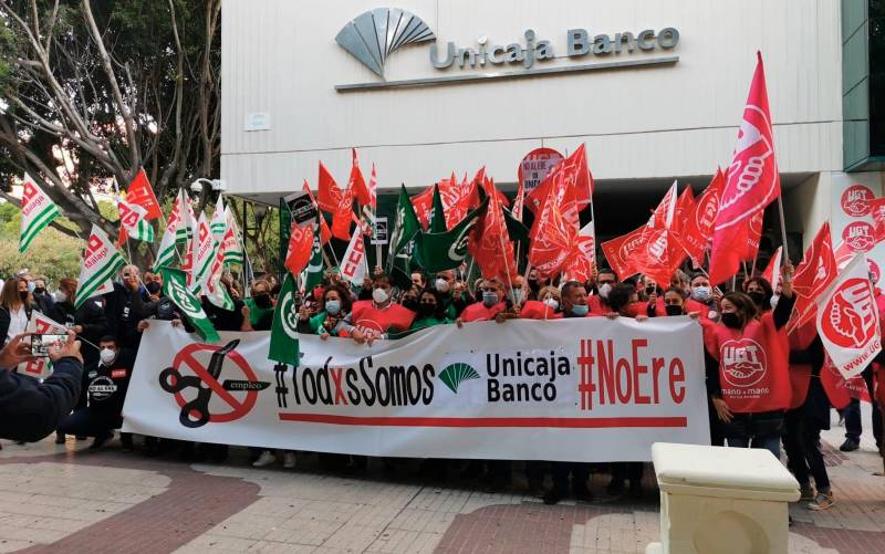 Unicaja: ERE para 1.500 empleados, huelga y movilización en Sevilla