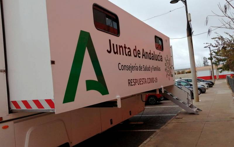 Andalucía aplaca la cuarta ola y sale del riesgo extremo