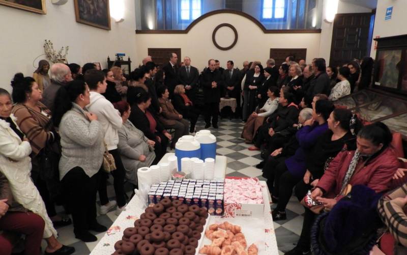 El Consejo entrega cestas de alimentos a 63 familias del Polígono Sur