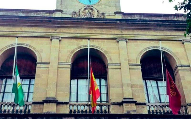 Sevilla se suma a la semana de luto oficial