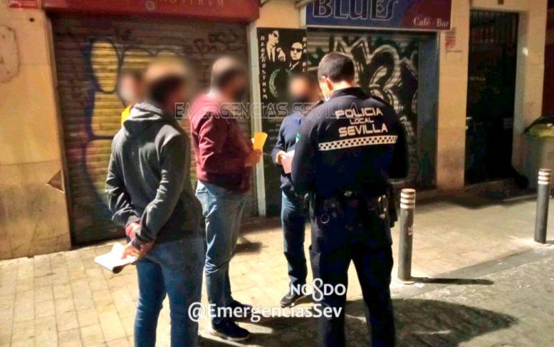 Las Policías Locales de toda Andalucía controlan ya a los vecinos que deben guardar cuarentena