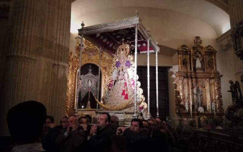 La imagen de la Virgen del Rocío en su traslado previo a los cultos de estos días. Foto: Hdad. Rocío Sevilla