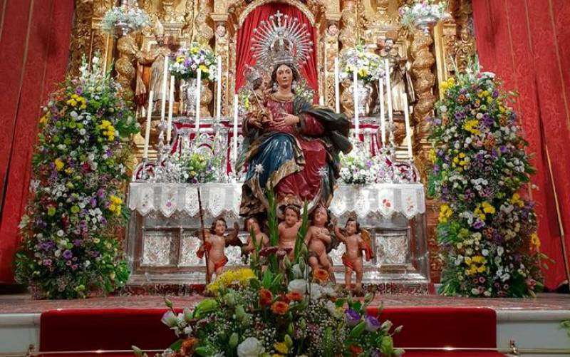 La Virgen de las Nieves, patrona de Olivares (Foto: Facebook Comunidad Parroquial de Santa María de las Nieves de Olivares).