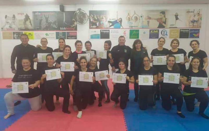 Cierra el II taller de defensa personal para mujeres de Marchena