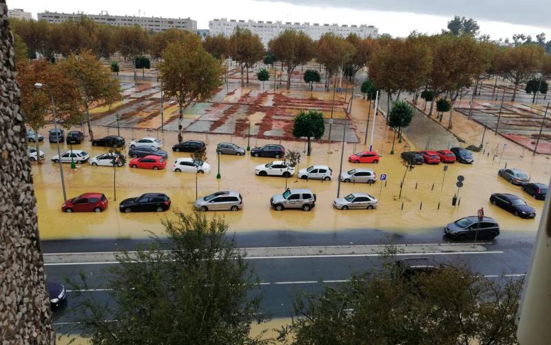 Aviso amarillo: Las fuertes lluvias anegan varias zonas de Sevilla