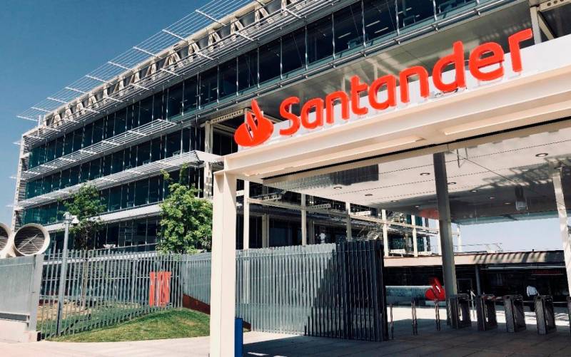 El Banco Santander recorta más de 3.000 empleos en Reino Unido y Portugal en un año