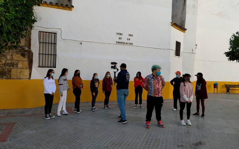 El Pedroso realiza un videoclip para concienciar del uso de la mascarilla entre los jóvenes