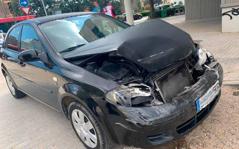 Imagen de uno de los coches implicados en el accidente. / Emergencias Sevilla