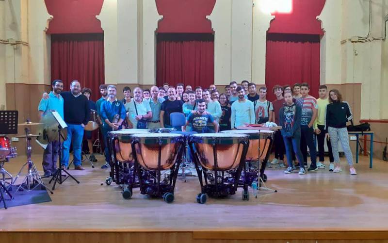 La Escuela de Excelencia Musical imparte dos nuevos cursos con el director David Gómez y el percusionista Javier Eguillor
