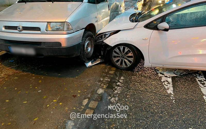 Un conductor ebrio provoca un accidente con cuatro vehículos