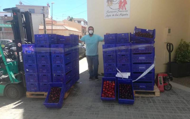 Ayuntamiento y comercios de La Algaba suscriben un convenio para facilitar a las familias vulnerables la adquisición de alimentos frescos