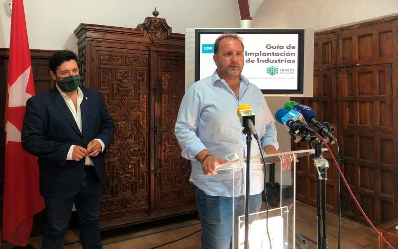 Álvaro Aranda se postula como candidato del PP a la alcaldía de Lora del Río
