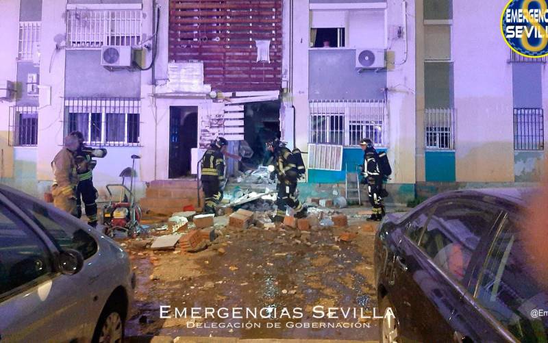 Desalojan dos bloques de pisos por una explosión en el Polígono Sur