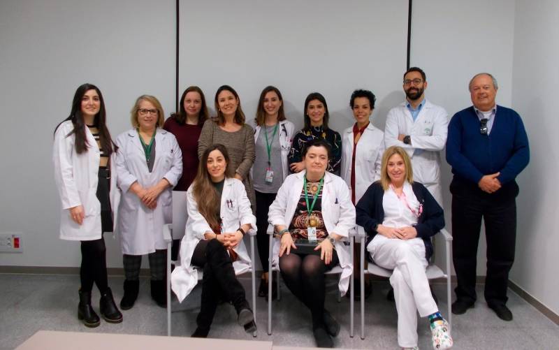 Parte del equipo de investigación liderado por la Universidad de Granada que ha demostrado la efectividad de una crema para tratar dermatitis por radioterapia.